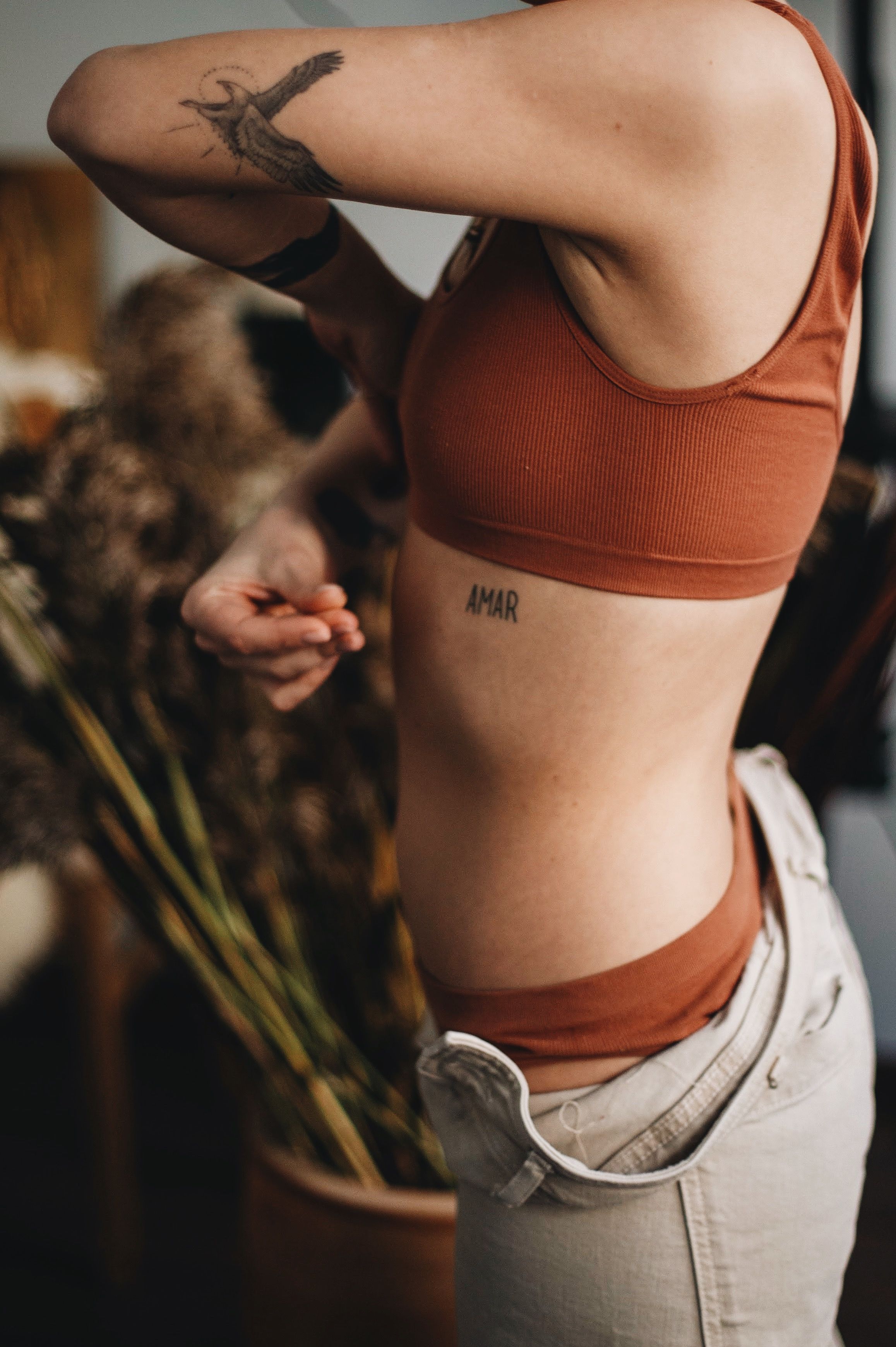 Resultado de tatuagem na costela feminina